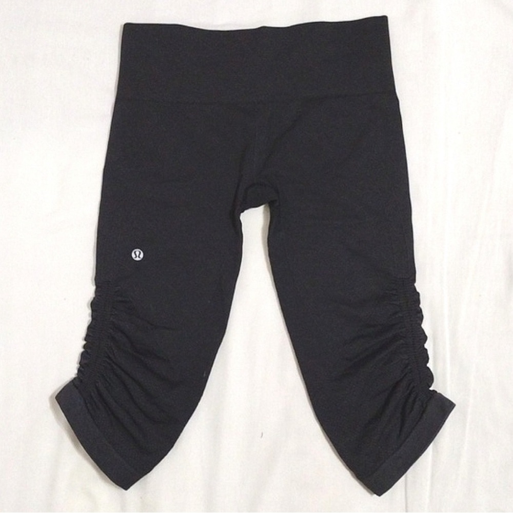 Women’s Size 2 lululemon in the flow cropped runch capri